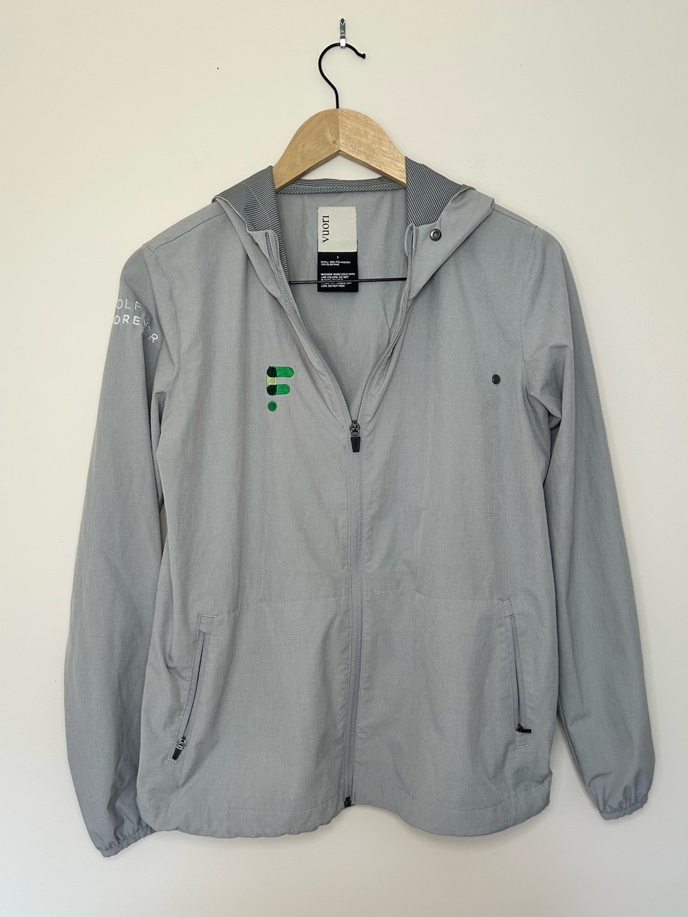 Vuori Men’s Outdoor Trainer Shell Golf Forever Embroidered Logo Size Small